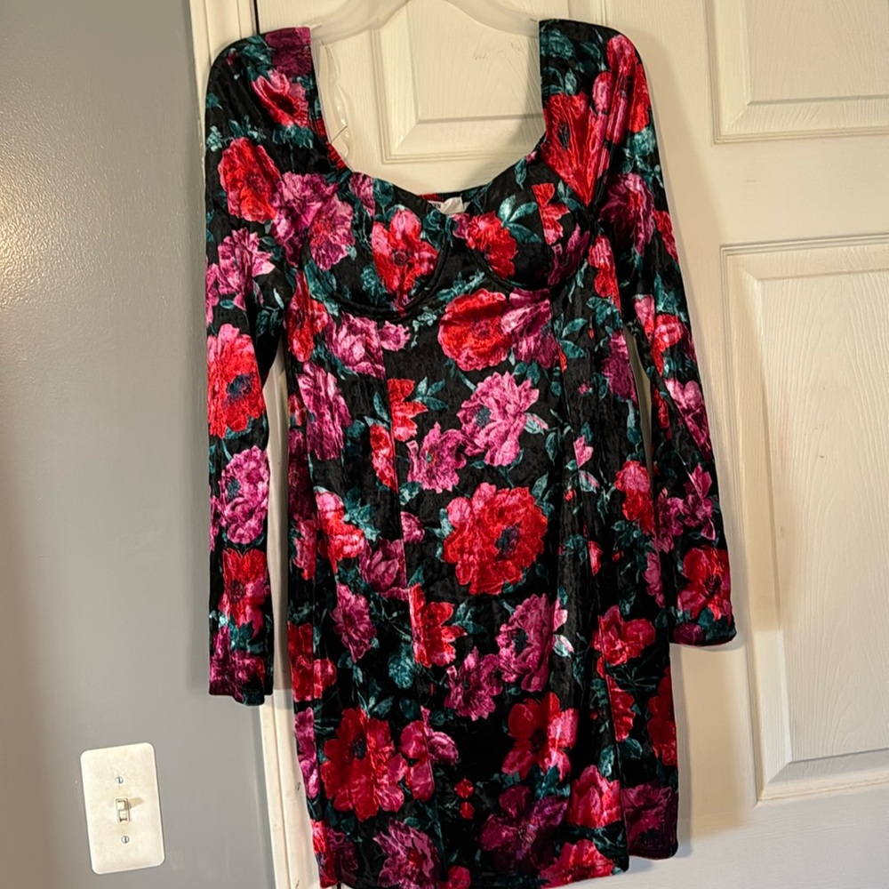 madden NYC velvet dress with flower pattern. padded cups NEW WITH TAGS